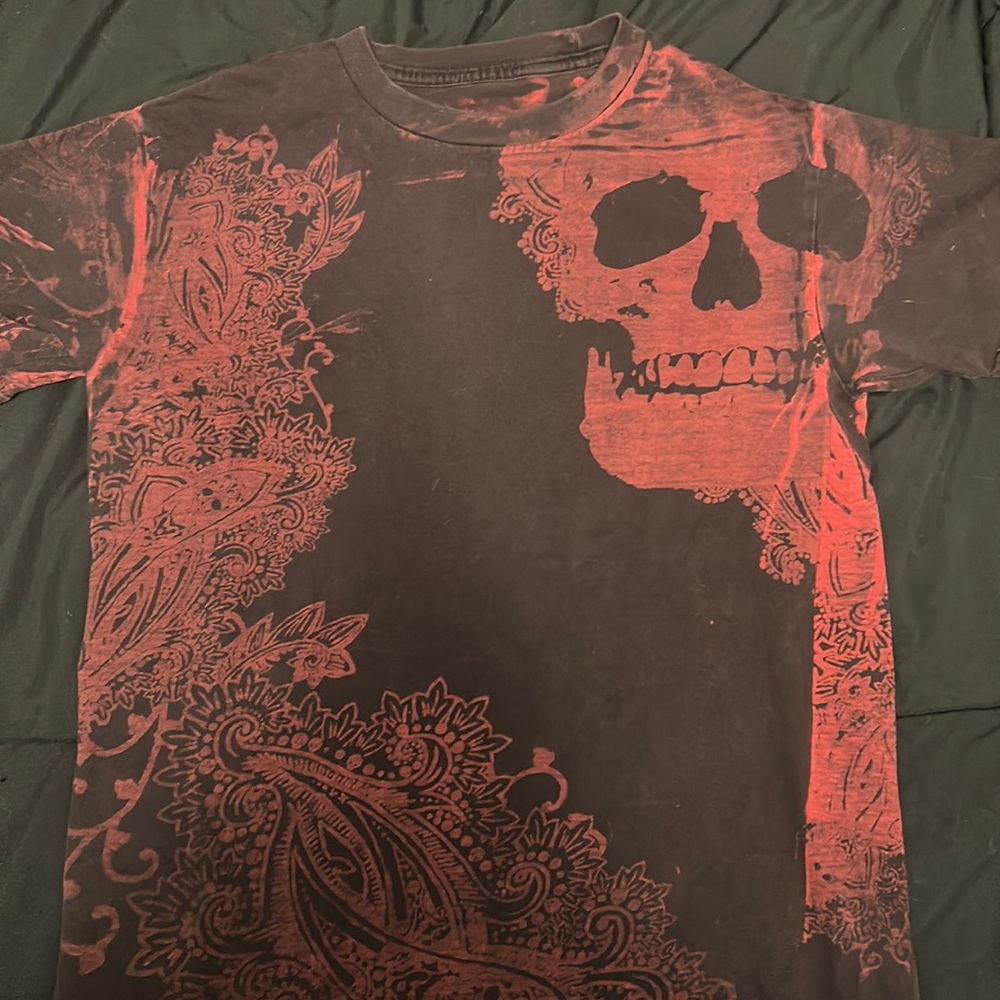 Red skull vintage t
